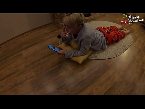 ❤️ Crazy blonde suger stor pikk suger og spretter på den - analsex Russisk porno hos oss