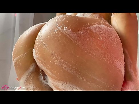 ❤️ Brunette onanerer fitte med vibrator til intens orgasme i dusjen Russisk porno hos oss