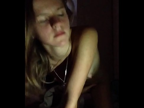 ❤️ En jente onanerer og spermer Russisk porno hos oss